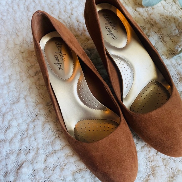 SOLD!! ✨•Suede heels• - Picture 3 of 8